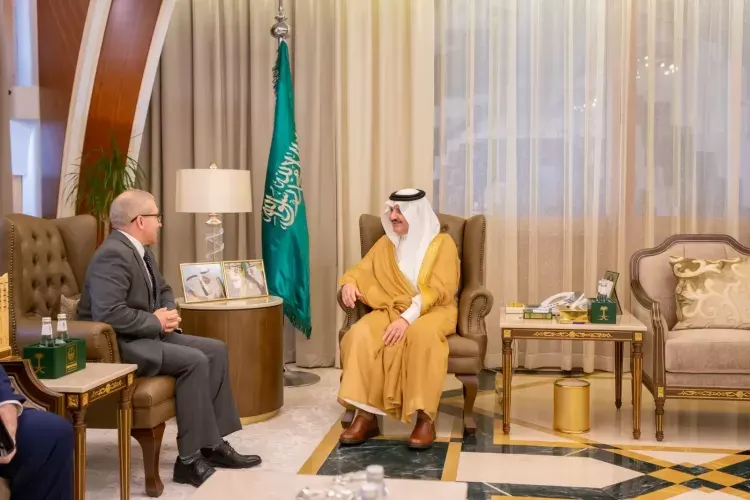 أمير الشرقية يستقبل القنصل الأمريكي بالظهران