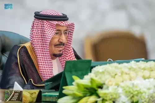 مجلس الوزراء: حامل الإقامة المميزة يعامل مثل السعودي في الاستقدام