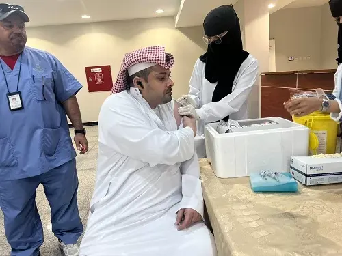 تطعيم 100 موظف ومراجع في بلدية القطيف