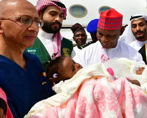 وصول السيامي النيجيري “حسنة” و “حسينة” إلى الرياض
