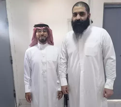 بعد عفو القصاص.. مؤيد القصير يعود إلى أسرته في العوامية