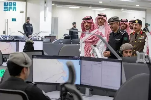 الشرقية.. وزير الداخلية يتابع سير العمل في 911