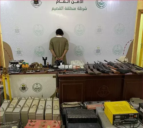 القصيم.. مخدّرات وأسلحة ومسروقات في وكر مشبوه
