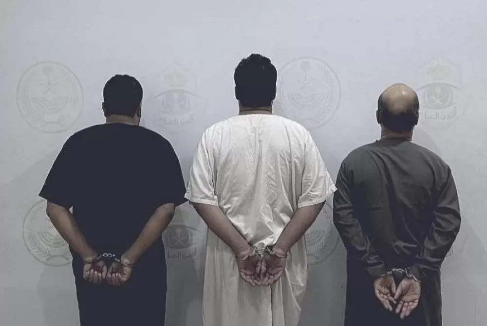 الرياض.. القبض على 3 لصوص ينتحلون صفة غير صحيحة