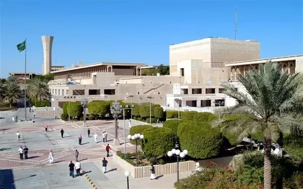 عملياً.. طلاب الثانوية “يجرّبون” الحياة الجامعية” في “البترول والمعادن”