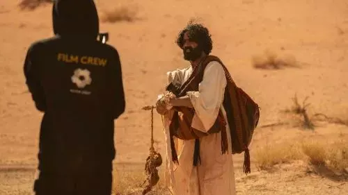 “بين الرمال” أول فيلم يتناول أحداثاً حقيقية من “حكايات السعودية”