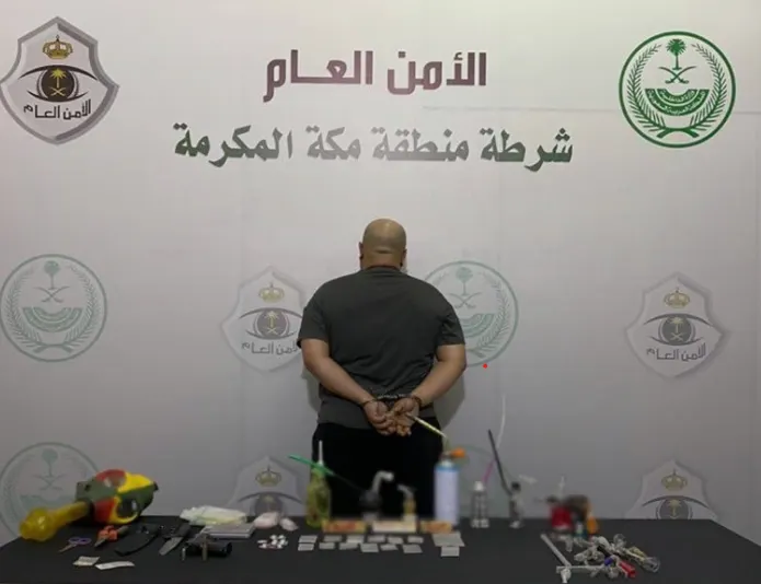 الكلبشات والسجن لمروج المخدرات في مكة