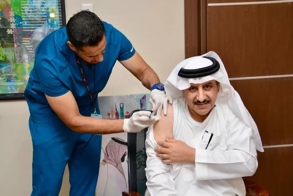 تطعيم منسوبي تعليم القطيف بلقاح الإنفلونزا الموسمية