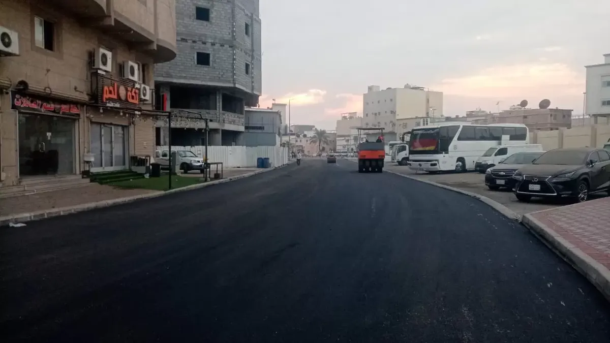 سيهات.. رصف شارع قتادة بن النعمان بطول 1000 متر