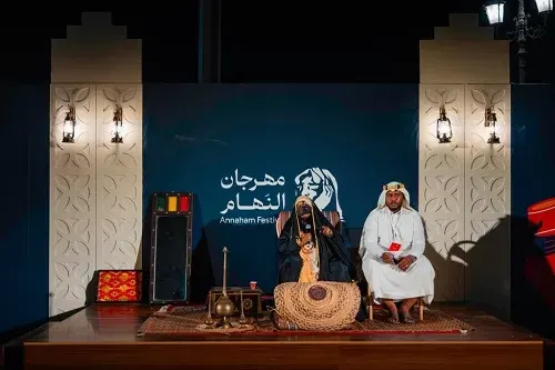 لغة “الحكواتي” تهمس في آذان زوار مهرجان النّهام