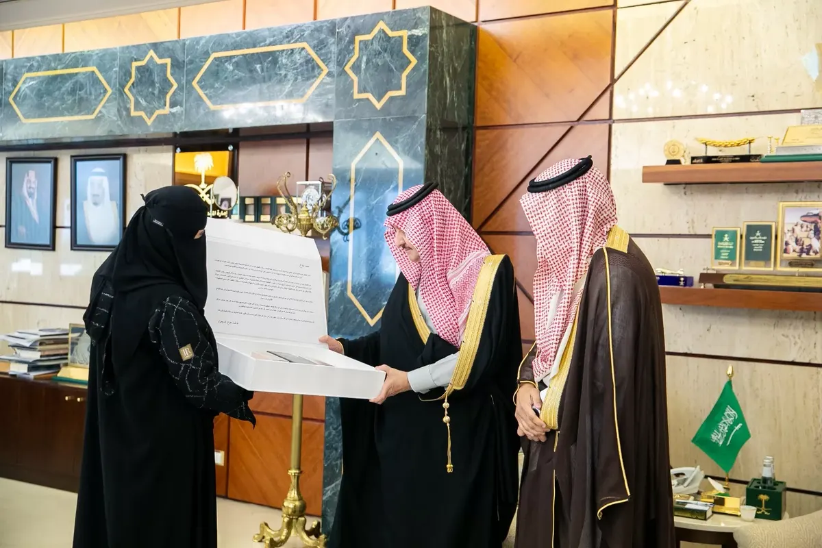 أمير الشرقية يطلع على تقرير مركز بناء الاسر المنتجة “جنى”