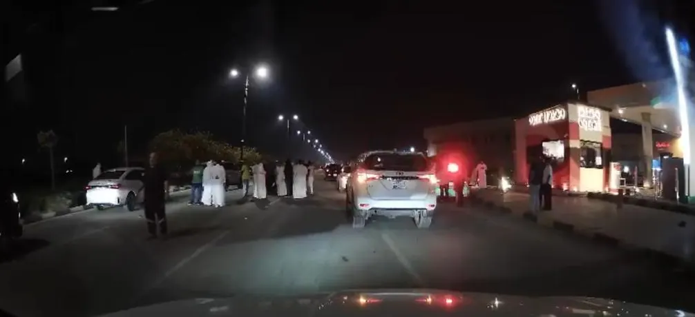 القطيف.. اصابة شاب بحادث “دباب” في طريق “الهدلة”