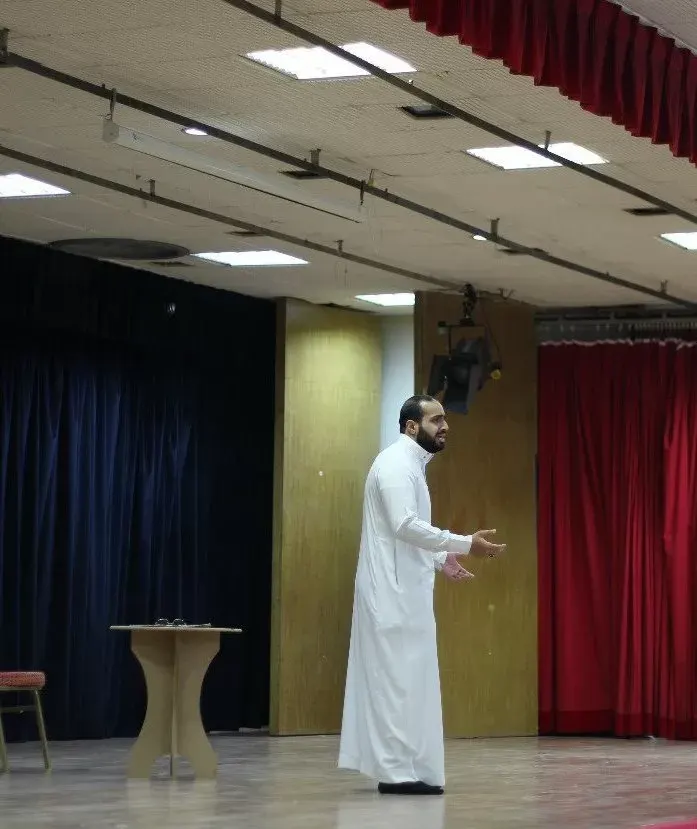 طلاب يناقشون واقع الشباب في عرض ” كوميكس”