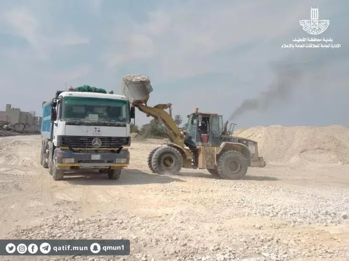 القطيف.. ورشة هدم وبناء في 4700 متر من غرب شارع الرياض