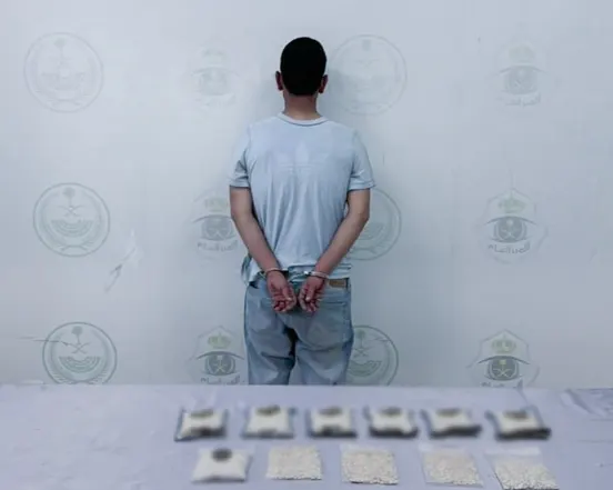 تم القبض] حشيش و8473 حبة مخدرات في سيارة