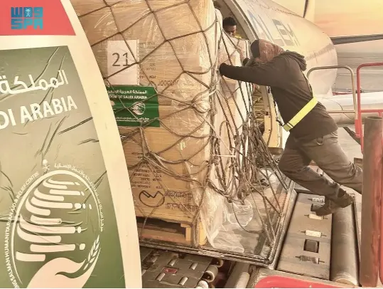 العريش.. وصول الطائرة السعودية الـ21 لإغاثة غزة