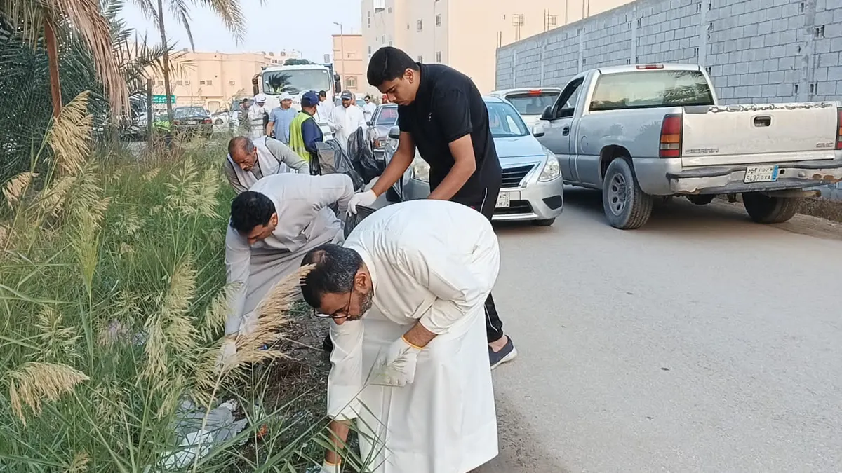 شباب التوبي يتطوّعون لتنظيف المزارع