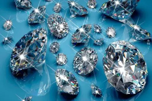 مَصيَدة الألماس غرّرت بـ “ندى” فوضعت 110750 ريالاً في جيب “نصّاب”