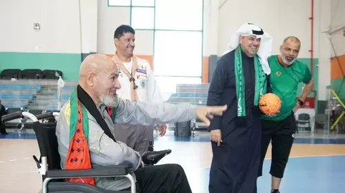 نزلاء “سعادة” يجرّبون اللعب في نادي النور
