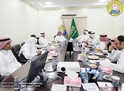 خيرية أم الحمام تناقش الخدمات المقدمة للمستفيدين مع خيرية العوامية