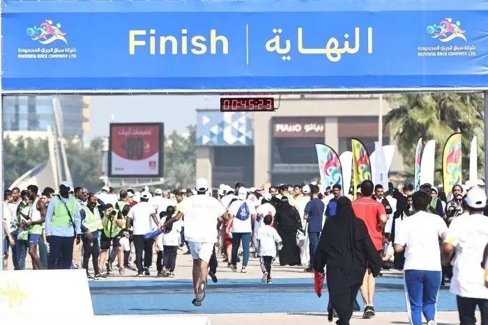 تتويج الفائزين والفائزات بسباق الجري الدولي في الخُبر