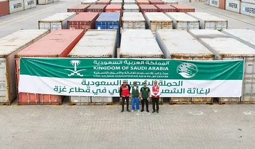 الباخرة السعودية الثالثة تصل بورسعيد لإغاثة غزة