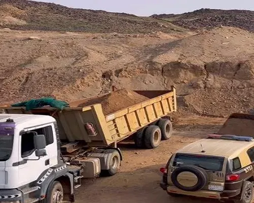 مكة.. القبض على مواطن يستغل الرواسب ويجرف التربة