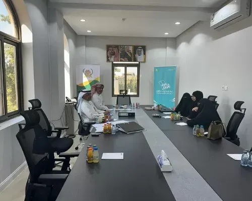 “سنا سنابس” و “تنمية القطيف” يناقشان إجراءات الاستشارات