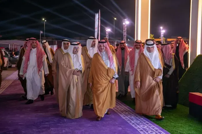 محمد الشايع: المشروع يوفّر 10 آلاف فرصة عمل بقطاع التجزئة والترفيه شاهد] أمير الشرقية: مشروع “الأڤنيوز الخبر” سيحدث نقلة نوعية في المنطقة