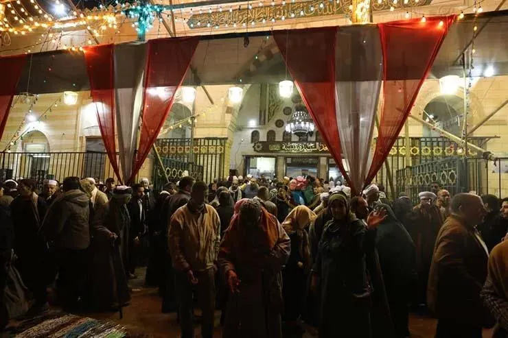 من هي السيدة نفيسة التي يحتفل المصريون بمولدها سنوياً..؟