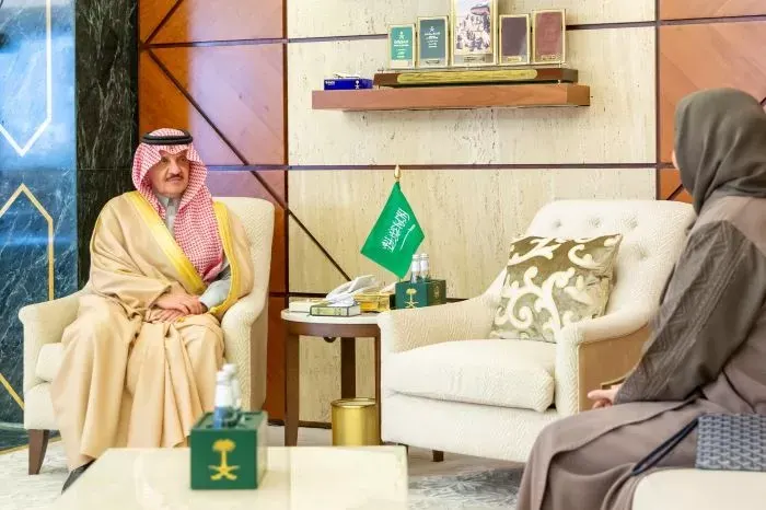 بعد تعيينها مديراً عاماً لأحوال الشرقية.. الأمير سعود يستقبل هند الزويد
