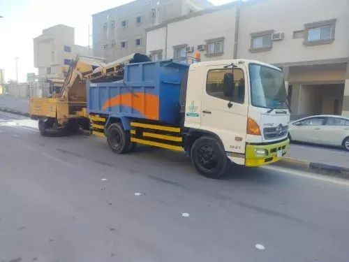 الدمام.. رفع 6700 طن أنقاض ونفايات في أسبوع