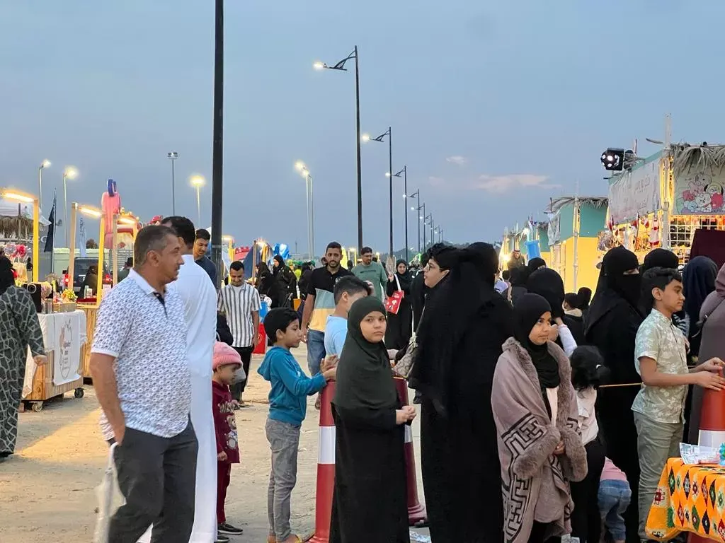 شاطئ الرملة البيضاء.. 8 أيام من فعاليات “جزيرتنا خضراء”