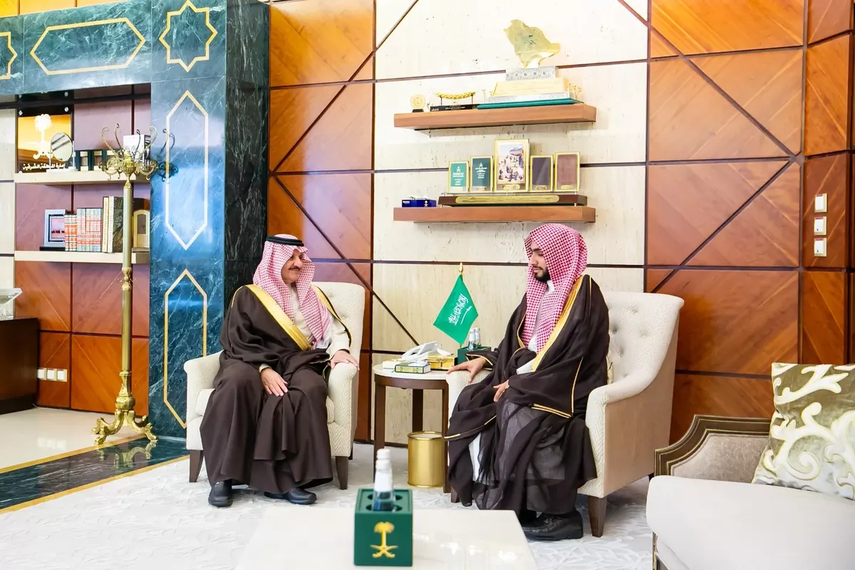 أمير الشرقية يستقبل رئيس المحكمة العامة في الدمام
