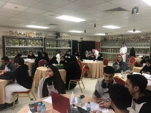 “أحدث فرقاً”.. الحماس يُسخّن نشاط 27 متنافساً في “تصميم المبادرات التنموية”