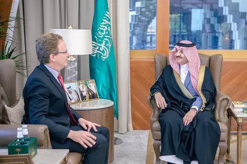 أمير الشرقية يستقبل سفير كندا