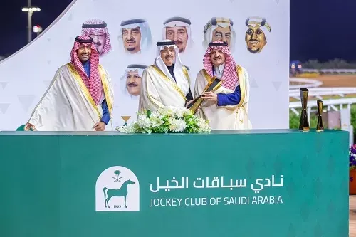 أمير الشرقية يسلم كأس الأمير نايف في ميدان فروسية الرياض