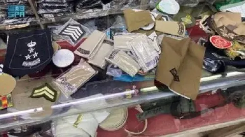 الرياض.. 4000 نوط و رتبة و 50 بدلة عسكرية مخالفة