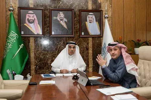 أمين الشرقية يطلع على منجزات الأمانة في التحول الرقمي والمدن الذكية