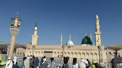 المدينة.. دخلت دورة المياه.. فضاعت أمها