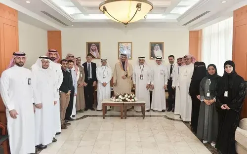 “الخريف” يبارك تتويج شبكة القطيف الصحية بـ5 جوائز