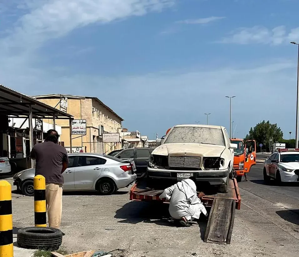 في 6 أشهر.. تنظيف شوارع الخفجي من 138 سيارة تالفة