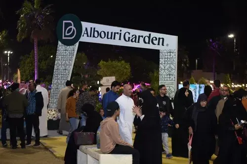 “أم السعف والليف” تستعرض “مفاتنها” في مهرجان الزهور