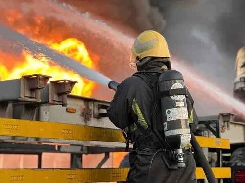 حريق يلتهم حاويات في ميناء الدمام وإنقاذ 6 من حريق في الطائف