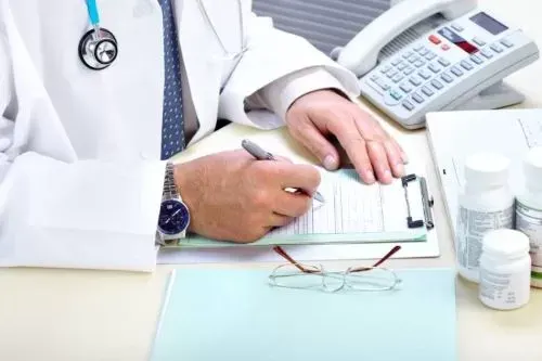 10 أعراض للقولون العصبي و10 أطعمة تريح البطن