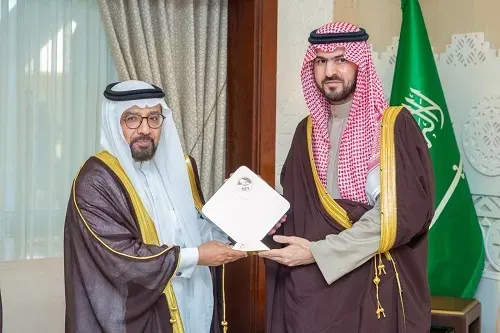 الأمير سعود بن بندر يستقبل رئيس جامعة الملك فيصل