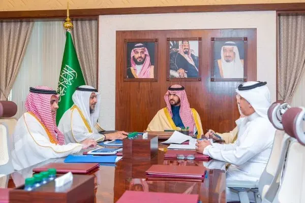 نائب أمير الشرقية يطلع على مشاريع المياه