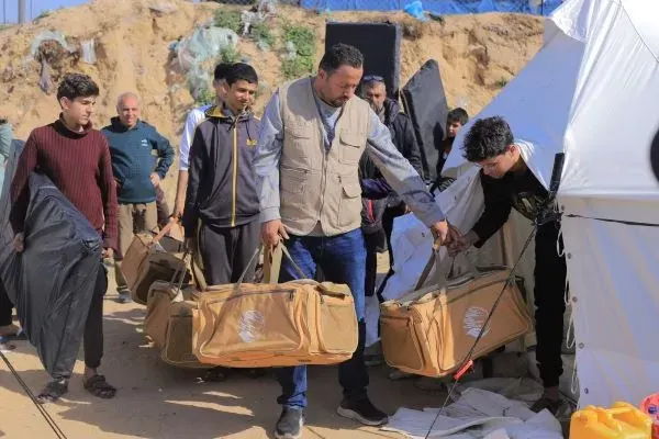 “سلمان للإغاثة” يواصل توزيع مساعداته للمتضررين في غزة