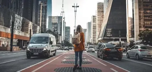 دراسة: شوارع المدينة الضيقة أكثر أمانًا من الشوارع الواسعة