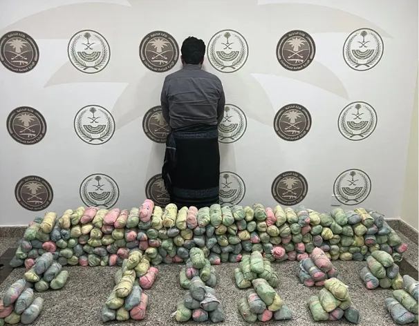 جازان.. دوريات المجاهدين تضبط مهرباً بـ 59 كيلو قات